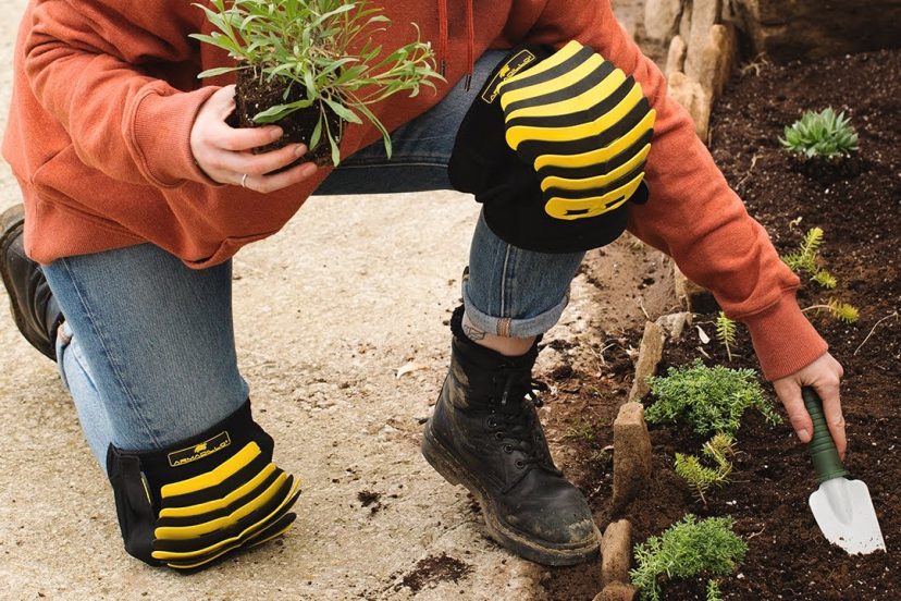 JVSISM Gardening Knee Pads Protective Gear Soft Kneeling Cushion With Adjustable Straps For Garden Cleaning Flooring Black