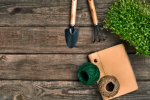 growmyownhealthfood.com : How to pack garden tools for moving?